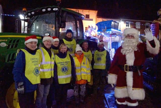 Caistor Lions have been helping Santa make some pre-Christmas visits EMN-181220-153336001