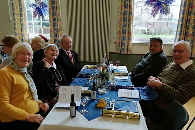 Another table of guests EMN-181227-154151001