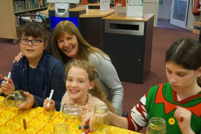 Christmas craft fun at Market Rasen Library EMN-190801-091158001