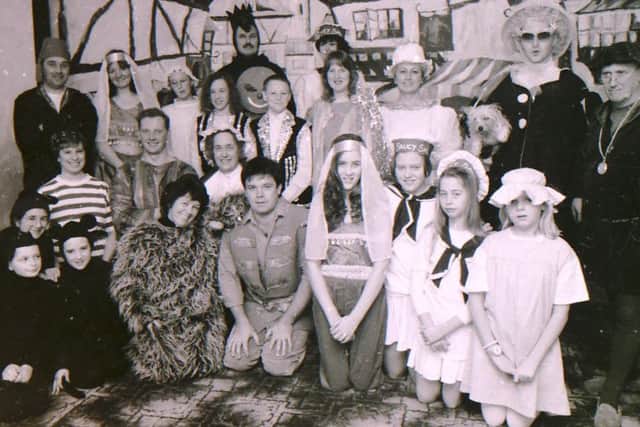Heckington Players' pantomime cast from January 1970. EMN-191001-155916001