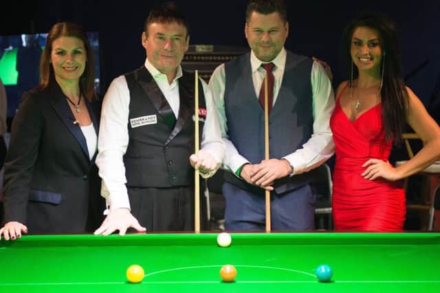 Lee with Jimmy White and top referee Michaela Tabb PICTURE: Monique Limbos EMN-190117-115903002