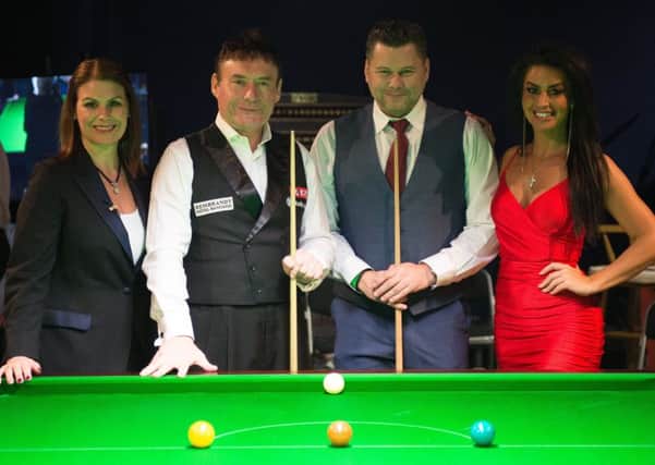 Lee with Jimmy White and top referee Michaela Tabb PICTURE: Monique Limbos EMN-190117-115903002