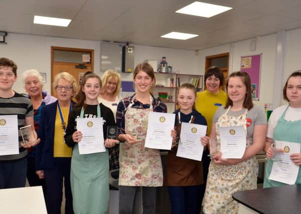 Susan Waring, President of the  Rotary Club of Sleaford, with local winnners and fellow competitors at the High School cook-off. EMN-190122-135901001