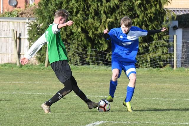 Swineshead (blue) v Pointon (green). Nath Stevens (blue), Sean Taylor (green)