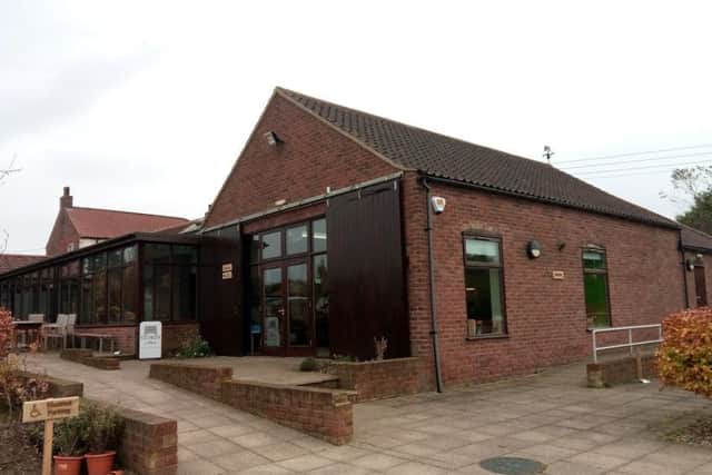 Caistor Rock Foundation EMN-190215-075024001