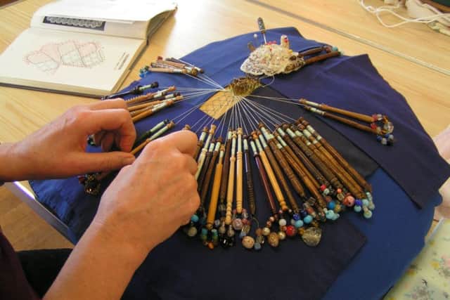Lacemaking EMN-190227-090542001