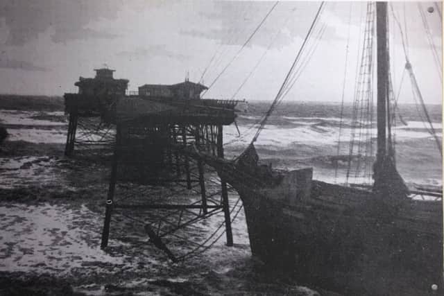 The Europa Schooner vessel smashing through the Pier deck 100 years ago. ANL-190320-072442001