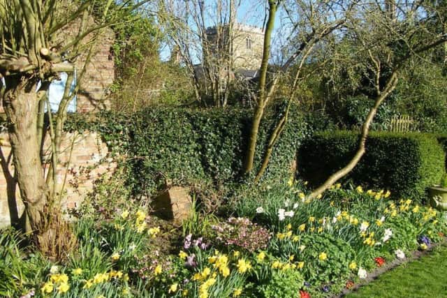 Manor Garden in Horncastle EMN-190404-080627001