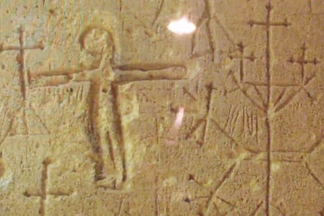 Members of the Laginas team visited Domme Castle in France where they were shown a carving in a dungeon where many Templars were imprisoned in the early 1300s. Images of figures on the cross bear a striking resemblance to the lead cross found on Oak Island.