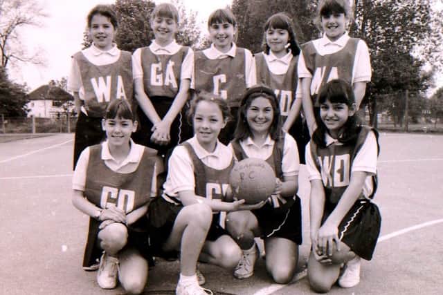 Sleaford's Roman Catholic primary school netball team from 1994. EMN-190617-232018001