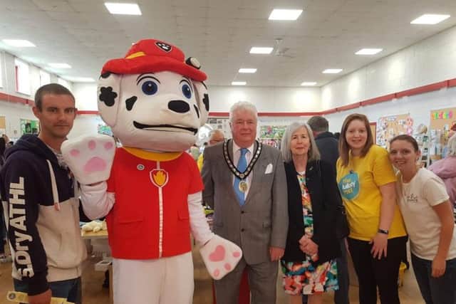 Nicole Rolls and Laura Howard (right) and Nick Howard (left) with the former Mayor and Mayoress of Sleaford. EMN-190617-094208001