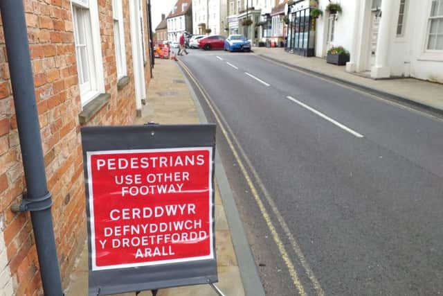 Welsh sign in Caistor EMN-190620-133019001