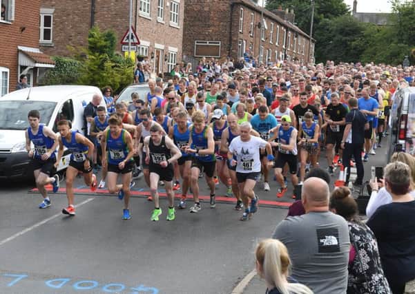 Caistor 10k Sting and mini run. Start of the 10k EMN-190807-092538001