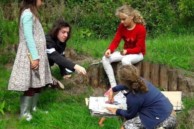 Children enjoy botanical activities. EMN-191009-161334001
