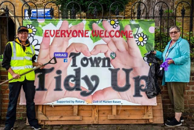 Town Tidy Up EMN-191027-133747001