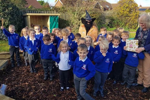 Ronnie the Reading Wizard (back, centre) with North Somercotes pupils.
