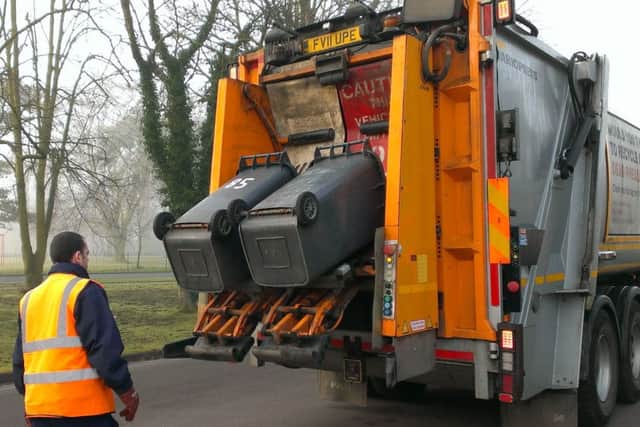 Dustbin collections in North Kesteven. EMN-140325-145308001