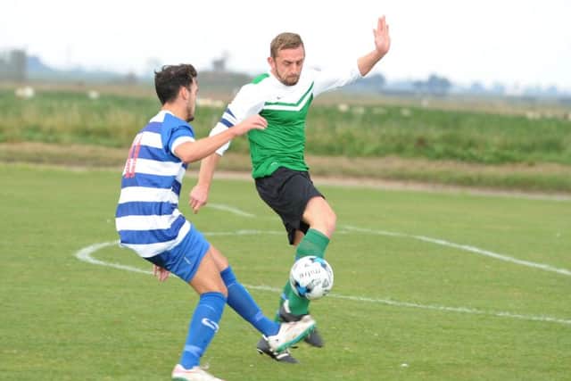Lewis Mundt and Nathan Wilson clash.