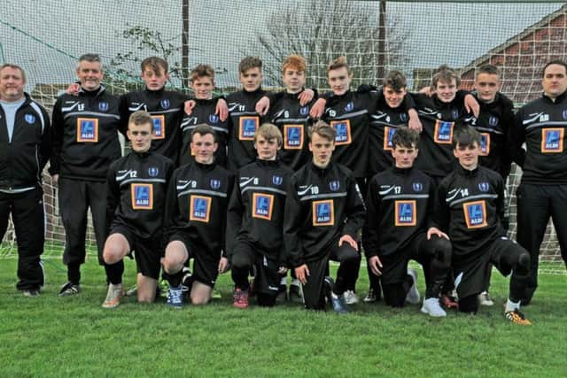 Louth Town Under 16s with new training tops from sponsors Aldi EMN-150312-152533002