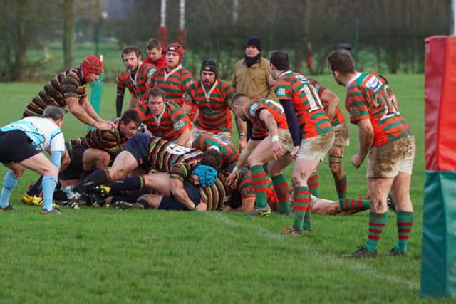 The Rasen defence comes under pressure on their own line EMN-160118-112942002