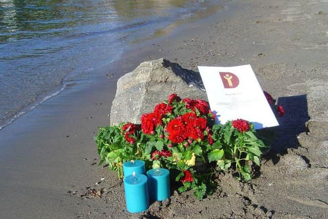 A beach memorial after the death of three-year-old Alan Kurdi EMN-160120-160058001