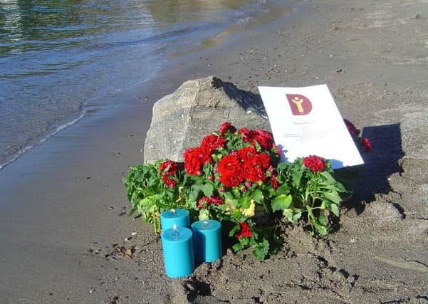 A beach memorial after the death of three-year-old Alan Kurdi EMN-160120-160058001