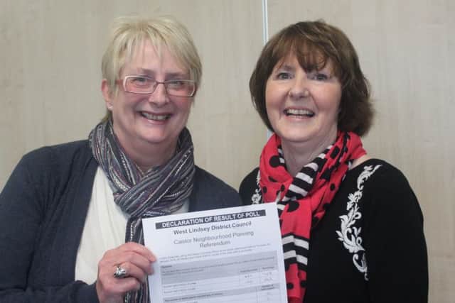The electorate vote 'yes' in the Caistor referendum EMN-160129-125939001