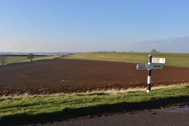 On the road from Fulletby to Belchford looking across towards West Ashby. EMN-160127-102632001
