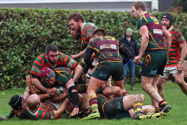 Pete Southwell tries to root out the ball from Old Laurentians' grasp EMN-160125-124148002