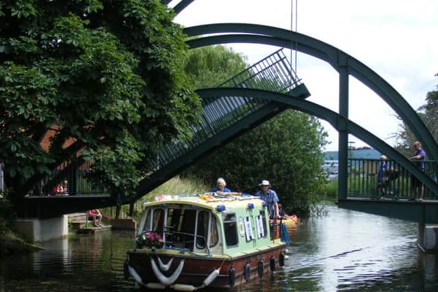 The grand opening of the lifting bridge over the River Slea in 2010 served as a perfect demonstration of how the river trip boat might work, as being suggested again now. EMN-160202-112145001