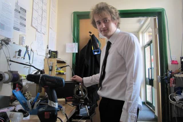 Rngineering rising star Ben Shinglerhas been awarded a Diamond Jubilee Scholarship EMN-160802-143333001