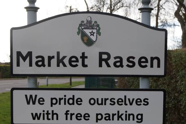Market Rasen sign EMN-160902-100940001