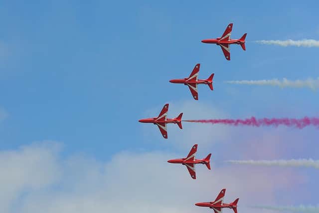 Airbourne 2015. Red Arrows 14/8/15. EMN-160219-075321001