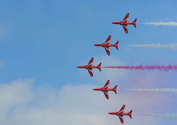 Airbourne 2015. Red Arrows 14/8/15. EMN-160219-075321001