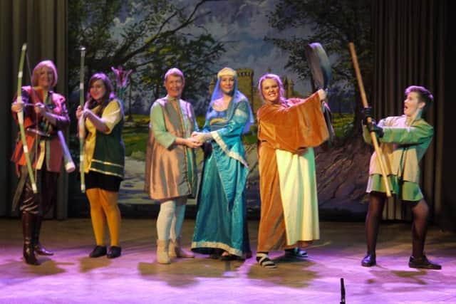 Members of the cast of Robin Hood and the Lady who lives in a Shoe. ANL-160222-095811001