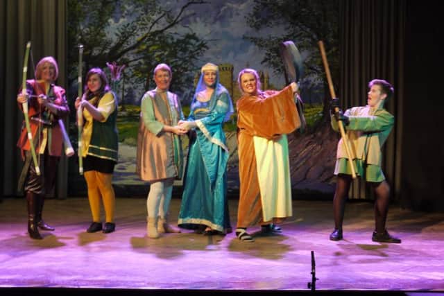 Members of the cast of Robin Hood and the Lady who lives in a Shoe. ANL-160222-095811001