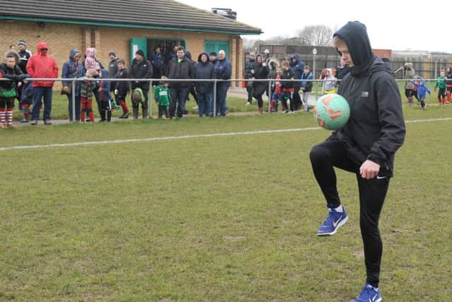 Brett-Lee Callow ending his Keepy Uppy challenge at Sleaford Town Football Club. EMN-160803-105147001