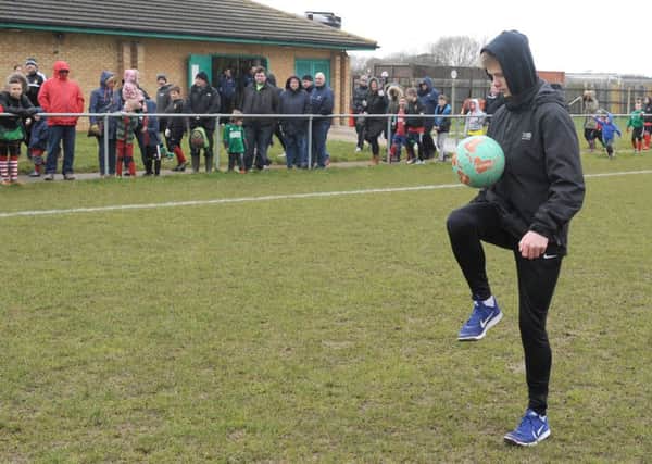 Brett-Lee Callow ending his Keepy Uppy challenge at Sleaford Town Football Club. EMN-160803-105147001