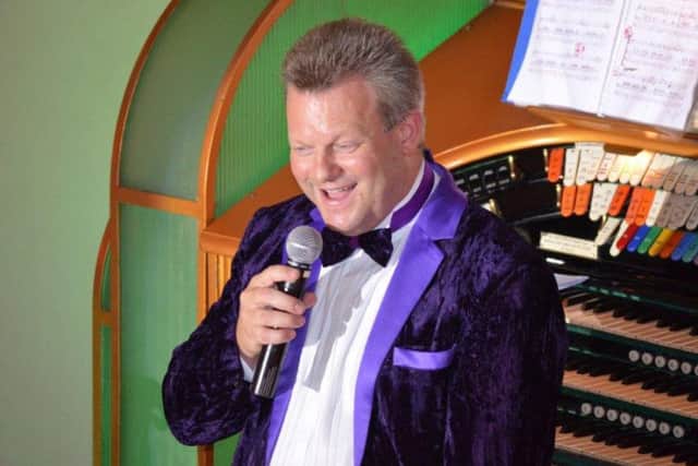 Organist Andrew Nix EMN-160803-103915001