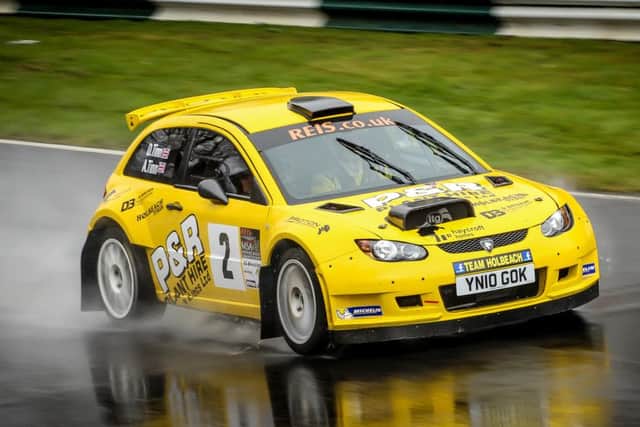 Dave and Alice Tinn on their way to victory at Cadwell last year EMN-161003-155113002