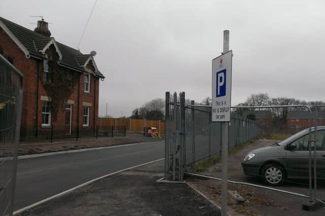 The entrance to the new car park off Grantham Road, Sleaford. EMN-160315-134142001