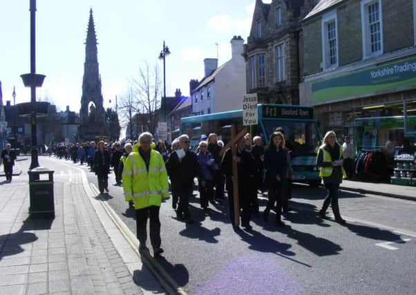 The Walk of Witness procession heads up Southgate in Sleaford today (Good Friday). EMN-160325-112003001