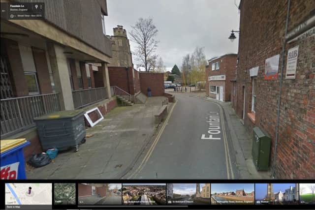 The images approaching the man along Fountain Lane were taken in November 2015 according to the site.