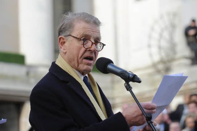 Edward Fox EMN-160504-110321001