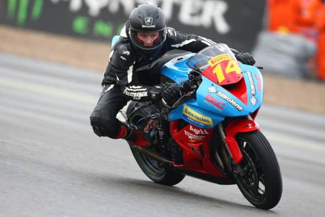 Tim Neave EMN-161104-101739002