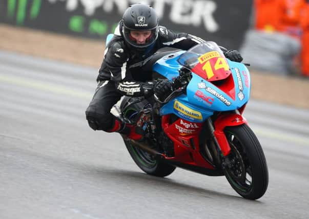Tim Neave EMN-161104-101739002