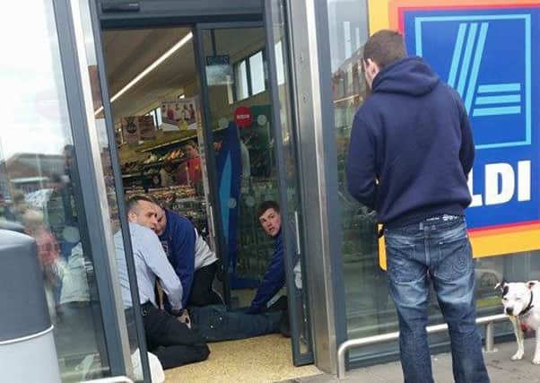 The scene at Aldi in Louth yesterday afternoon (April 6). Photo credit: Stephanie Shore. sOiw7Nhnzx90zuv-pl83