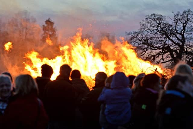 Beacon well alight at Scrivelsby EMN-160425-110428001
