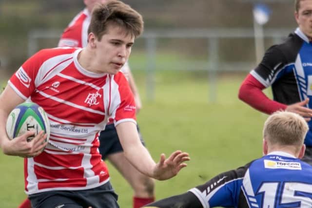 James Andrews bursts forward. Photo: David Dales.