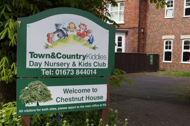Town and Country EMN-160425-150225001